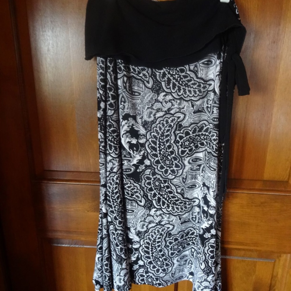 CAROLE  LITTLE  Stretchy Midi Black/White Skirt L